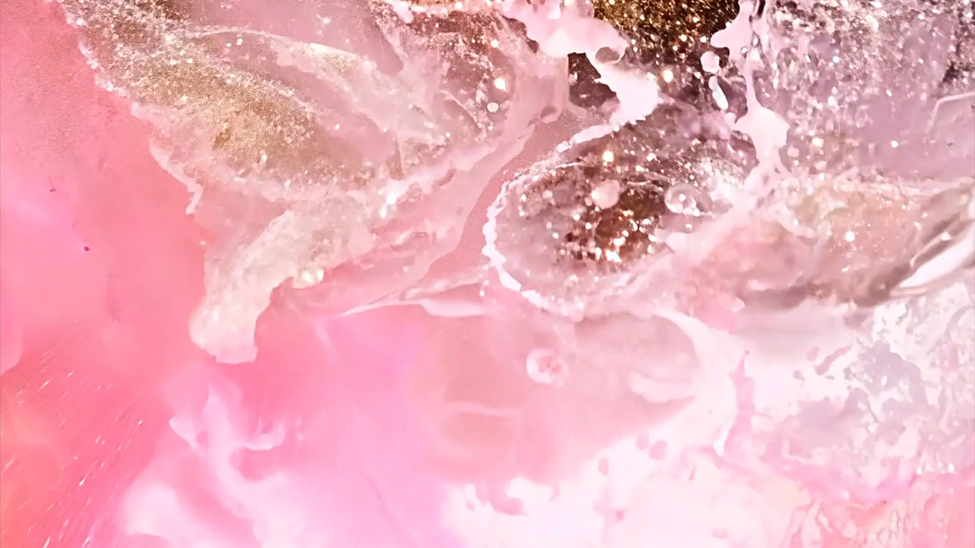 Glitter Splash and Liquid Transition for High End Fashion Video Intros